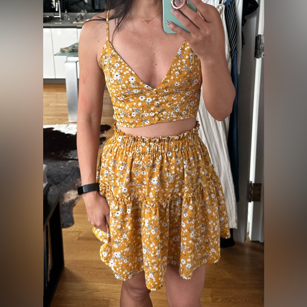 Two piece set - Picture 3 of 3